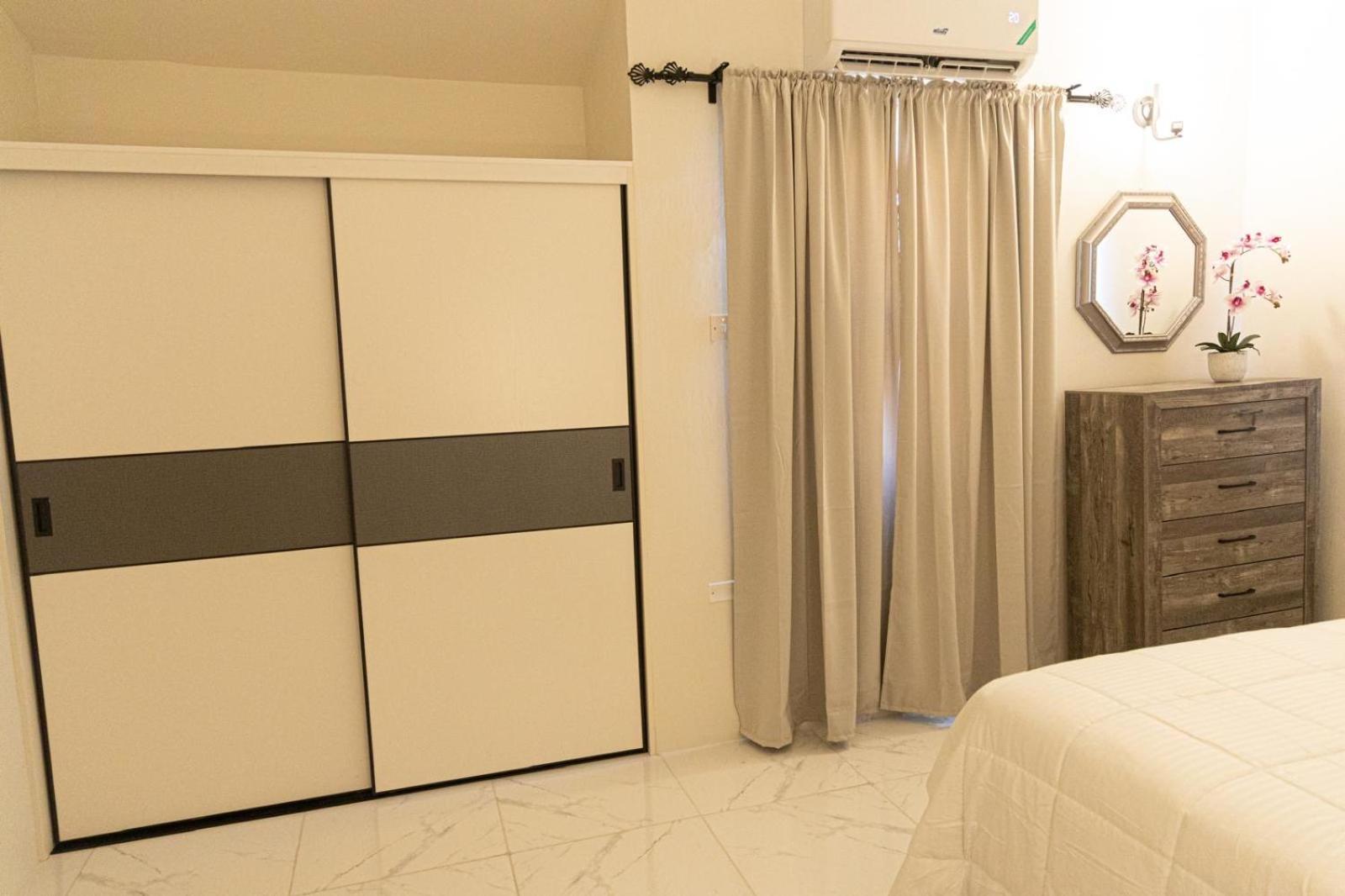 Phoenix Park Villas - Portmore - 10Mins To Beach エクステリア 写真