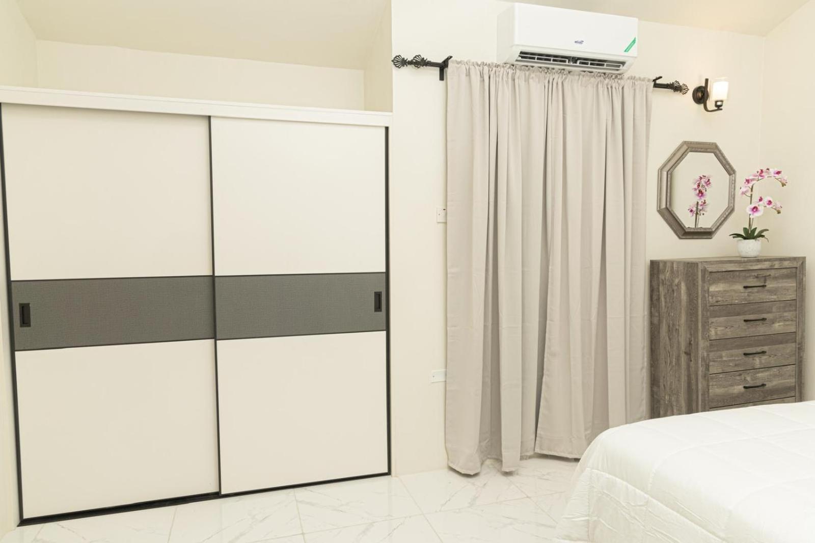 Phoenix Park Villas - Portmore - 10Mins To Beach エクステリア 写真