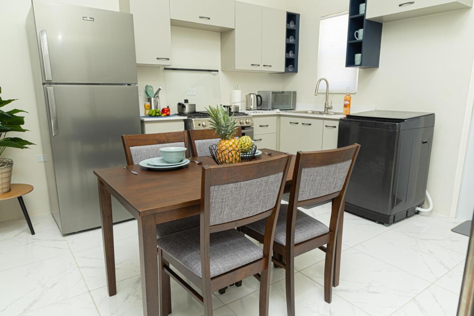 Phoenix Park Villas - Portmore - 10Mins To Beach エクステリア 写真